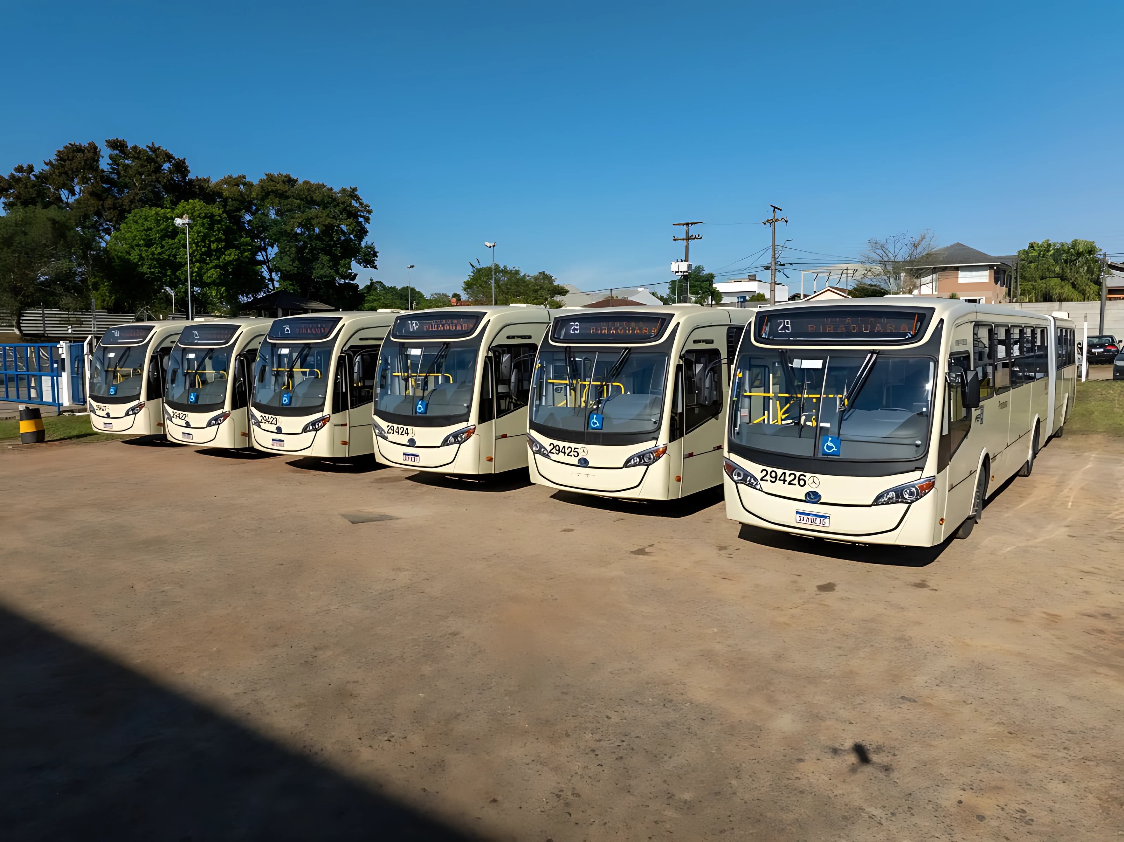 Ônibus moderno da frota em operação